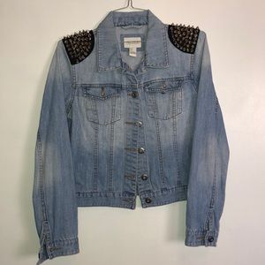 Jean/ denim jacket with shoulder spikes